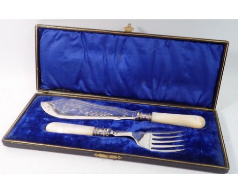 A cased pair of silver plated and mother of pearl fish servers with silver ferrules for Sheffield 1905 