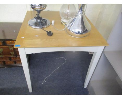 A modern light oak topped extending kitchen table and four matching chairs 