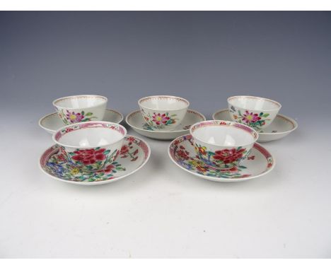 Set of five Chinese porcelain cups/saucers with flowers-18th century. Cup: Height 4 cm, Diameter 7,5 cm. Saucers: Diameter 12