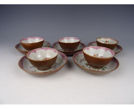 Set of five Chinese porcelain cups and saucers with flowers -18th century. Cups; Height 4,5 cm. Diameter 8,5 cm. Saucers: Dia