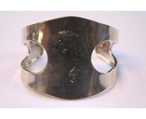 Contemporary design Ladies Silver Bangle 23.8g total weight 