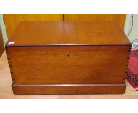 Good antique mahogany trunk with fitted interior, 105 x 55 x 53cm approx, with 2 keys
