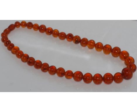 Vintage graduated honey amber necklace size: approx 46cm length