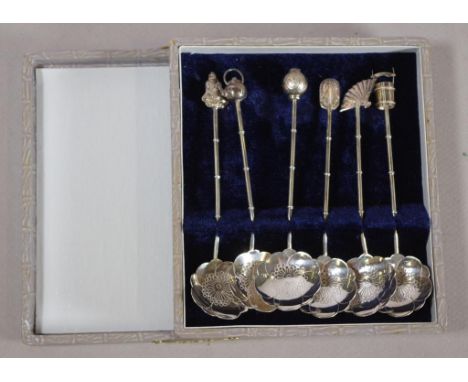 Boxed set 6 Japanese sterling silver teaspoons each with characteristic finial. W12 grams (total).