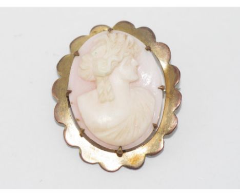 Vintage 9ct gold, silver lined cameo size: approx 3 by 2.5cm