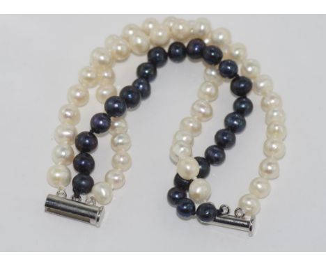 Two tone pearl bracelet with 3 strands, size: approx 19cm length