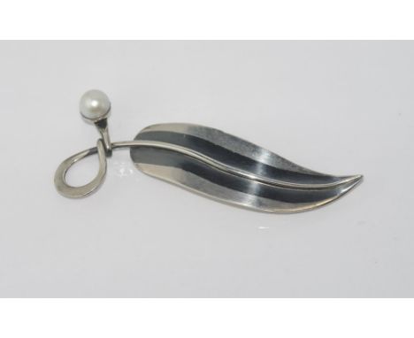 Silver Mexican Taxco leaf brooch with pearl marked delfino