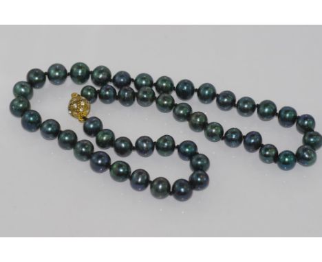 Green-peacock coloured pearl necklace with magnetic clasp, size: approx 48cm length