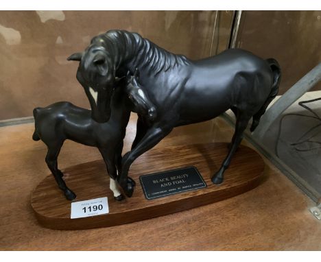 A BESWICK BLACK BEAUTY AND FOAL CERAMIC HORSE MODEL ON WOODEN BASE 