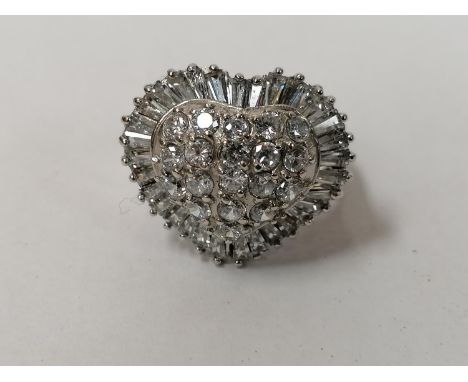 A LADIES 18CT WHITE GOLD DIAMOND CLUSTER RING SET WITH NINETEEN ROUND BRILLIANT CUT DIAMONDS AND THIRTY TWO BAGUETTE CUT DIAM