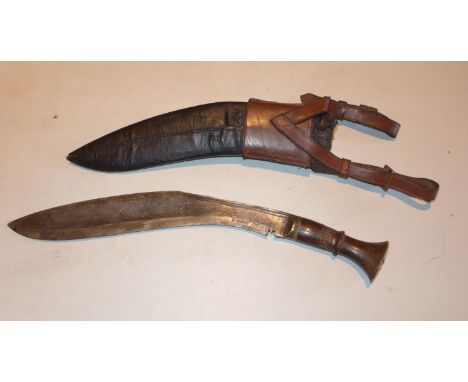 A KUKRI KNIFE WITH SCABBARD AND FROG, BLADE 33 CM 