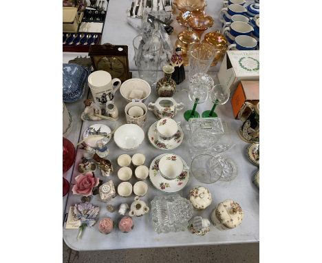 A COLLECTION OF GLASSES TO INCLUDE VASES, GREEN STEMED GLASSES TOGETHER WITH VARIOUS CERAMIC CUPS, ORNAMENTS ETC 