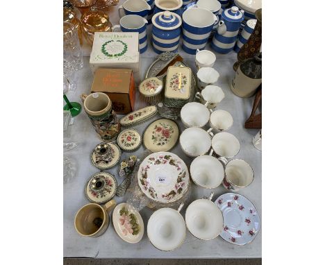 A COLLECTION OF ITEMS TO INCLUDE DRESSING TABLE SET, TANKARD, TEA CUPS, SAUCERS ETC 