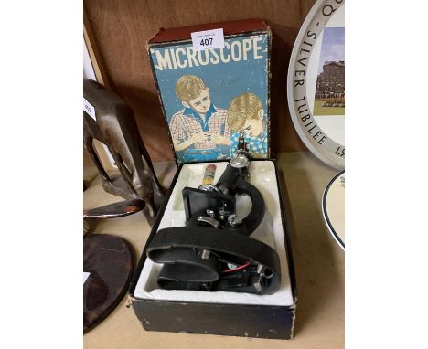 A VINTAGE BOXED STUDENTS MICROSCOPE 