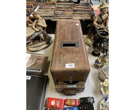 A VINTAGE OAK WOODEN CASH REGISTER 
