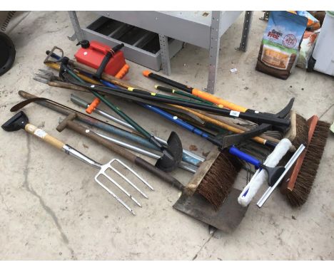 A LARGE COLLECTION OF TOOLS TO INCLUDE FORK, BRUSHES, SHOVEL,RAKE, PICK AXE, PETROL CAN ETC 