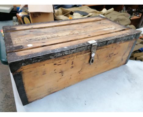 A VINTAGE FRENCH OAK GUN AMMO CHEST WITH METAL BANDING AND TWO METAL SIDE HANDLES 