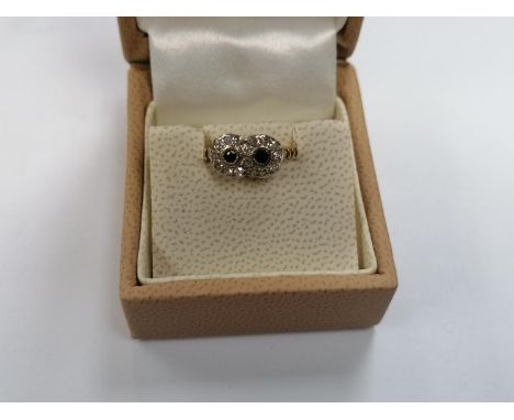 AN ART DECO 18CT YELLOW GOLD DIAMOND AND SAPPHIRE RING, WEIGHT 2.4 G 