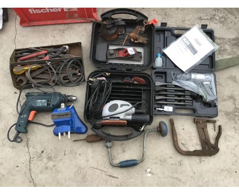 A COLLECTION OF TOOLS TO INCLUDE A CASED MOUSE,  A BLACK AND DECKER, AN OIL CAN, VICE AND PLANER AND A CASED AIR CHISEL AND K