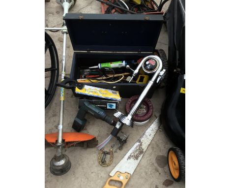 VARIOUS ITEMS TO INCLUDE A WOODEN TOOL BOX INCLUDING A TENON SAW, STELLA ARTIOS BEER PUMP, BRASS HORSES HEAD KNOCKER, SAWS ET