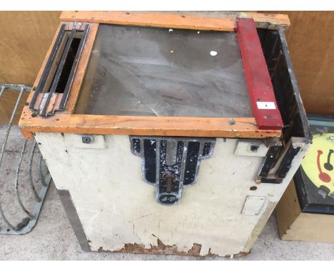 A VINTAGE SLOT MACHINE FOR RESTORATION 