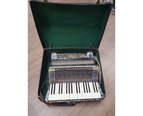 VINTAGE ALVARI ACCORDION WITH CASE