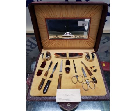 VINTAGE MANICURE SET
