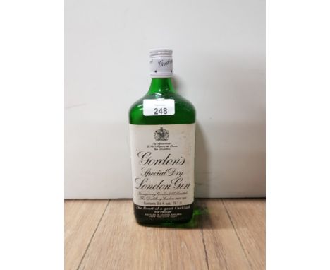 VINTAGE BOTTLE OF GORDON'S SPECIAL DRY LONDON GIN WITH BLACK LABEL 70ø PROOF