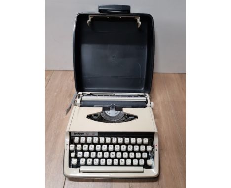 VINTAGE BROTHER DELUXE 800 TYPEWRITER IN ORIGINAL CASE