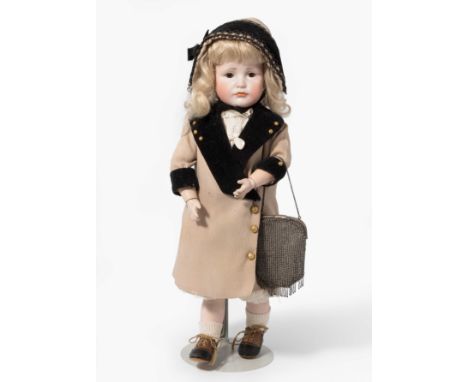 Kämmer & Reinhardt-Charakterpuppe "Gretchen"Deutschland, um 1909. Kurbelkopf mit Schlafaugen und geschlossenem Mund aus Biscu