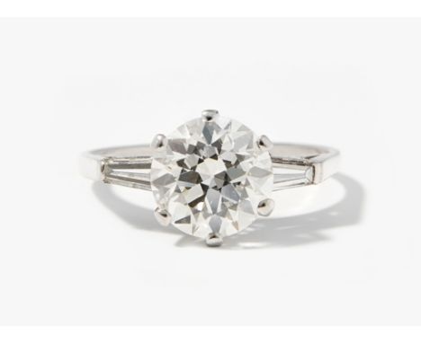 Diamant-RingUm 1940. 950 Platin. Klassisches Rivière-Modell mit feinem Altschliff-Diamant ca. 2.20–2.40 ct K/L-vs/si. Flankie