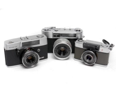 An Olympus Pen-EE Camera, together with Mamiya EE and a Yashica Minister III (3)