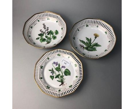 COLLECTION OF ROYAL COPENHAGEN CHRISTMAS PLATES, comprising 1968, 1971, 2x 1975, 1977, 1980 and 1983, along with a collection