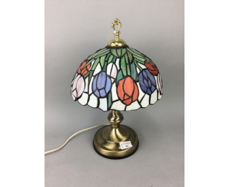 TIFFANY STYLE TABLE LAMP