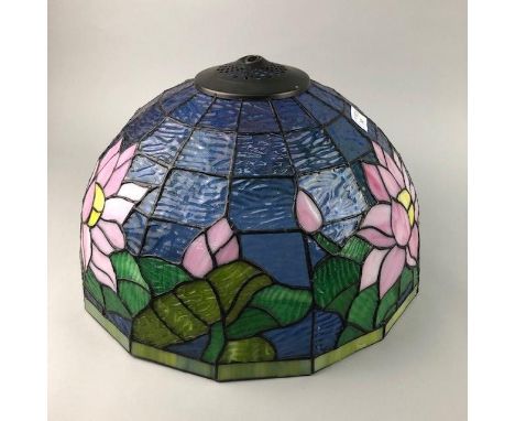 TIFFANY STYLE CIRCULAR LAMP SHADE, 40cm diameter
