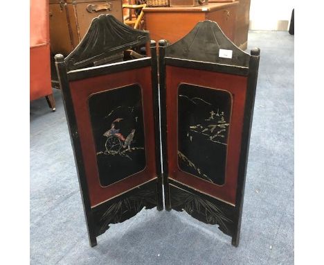 JAPANESE TWO PANEL FIRESCREEN, 76cm high