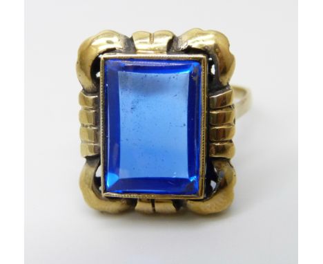 A silver gilt cushion shape blue stone ring, O