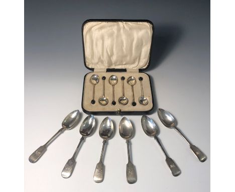 A set of six fiddle pattern Exeter silver tea spoons, 3.7ozt, together with a set of six coffee spoons with coffee bean finia