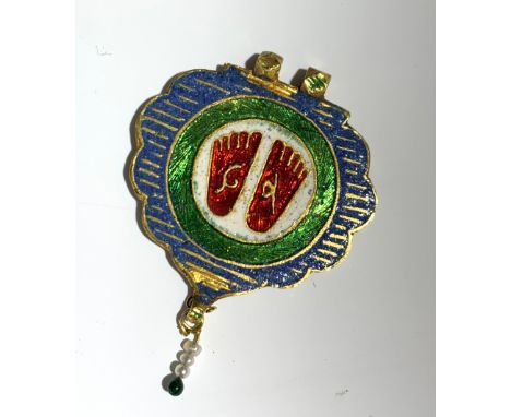 A high purity enamel gold pendant. 4.5gms