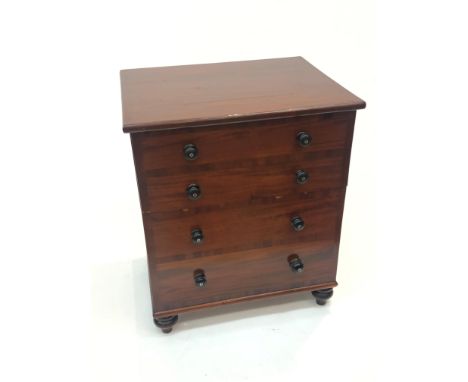 A Victorian mahogany commode, with a hinged lift up top, four dummy drawers on turned feet. (Dimensions: Height 71.5cm x widt