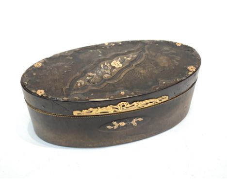 An 18th century pressed horn, gold inlaid snuff boxCondition report: Distressed