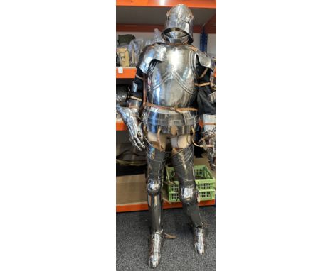 Replica War of the Roses Armour comprising of Sallet Helmet, Bevor and Gorget, Cuirrass Breastplate &amp; Backplate, Spalders