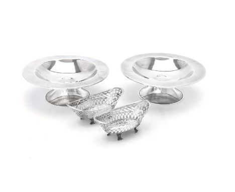 A pair of Italian silver coloured circular pedestal dishes by Renzo Cassetti, Florence 1944-68, .800 standard, 19cm (7 1/2in)