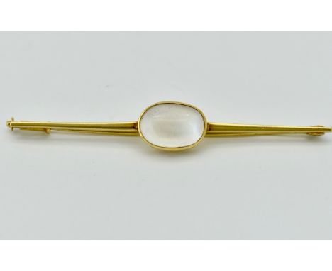 An 18ct gold and moonstone bar brooch. The brooch set with an oval cut moonstone cabochon to tapering knife bar mount having 