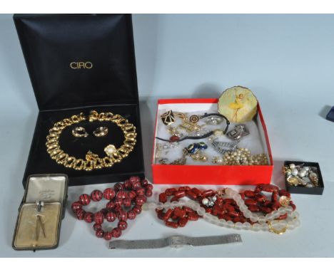 A collection of vintage costume jewellery to include a yellow metal collar necklace by Ciner, a Stratton baerlina compact, re