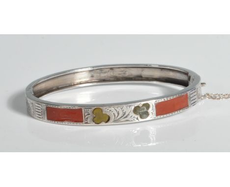 A Victorian 19th century resin set silver bangle / bracelet. The bangle with safety chain attached.&nbsp; Chase decorated wit