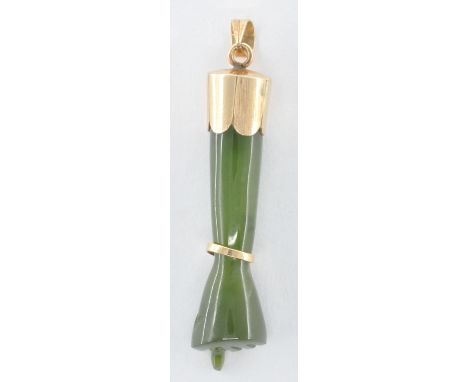 A stamped 14ct gold mounted jade pendant carved in the form of a hand with a gold bracelet. Marked 14k to the bale. Measures 