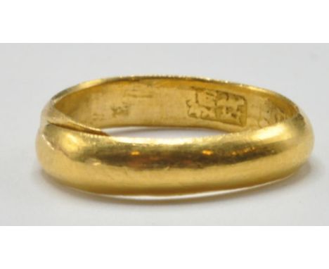 A Chinese 22ct gold expanding ring. The band ring with Chinese character marks to the inside of the shank. Total weight 3.2g 