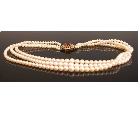 A three-row cultured pearl necklet, comprising 77, 83, and 87 graduated cultured pearls, measuring between 4 and 8.1mm, strun