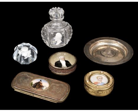 * Duke of Wellington. A mixed collection of Duke of Wellington memorabilia including, a 19th century trinket box with a Duke 